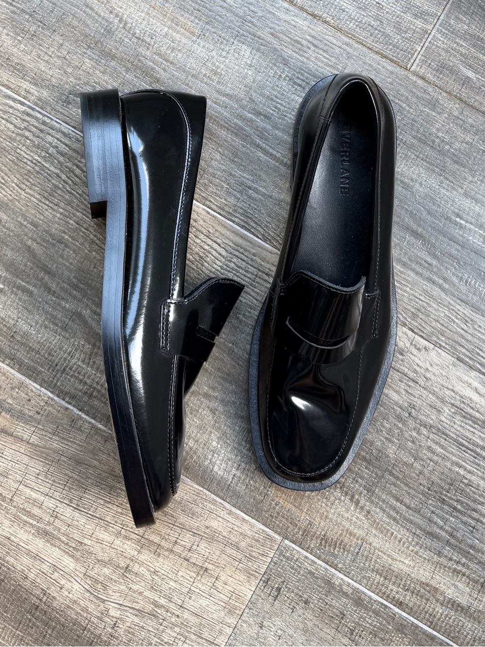 Everlane women’s black penny loafers Black leather loafers w a glossy sz 7